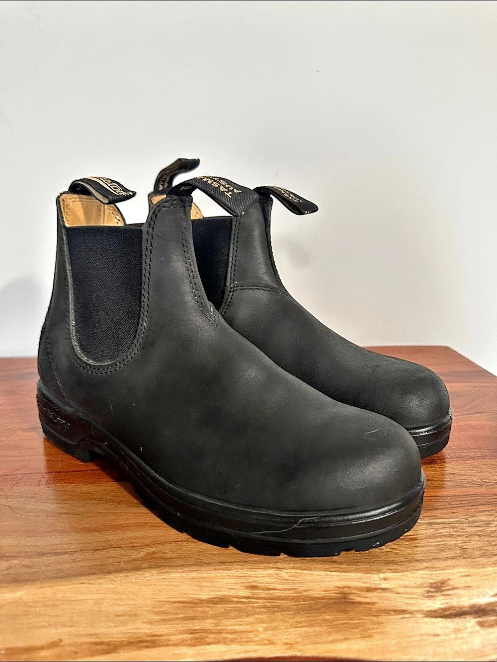 Blundstone 587 Black Leather Chelsea Boots